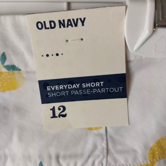 Old navy shorts size 12 - Picture 2 of 6